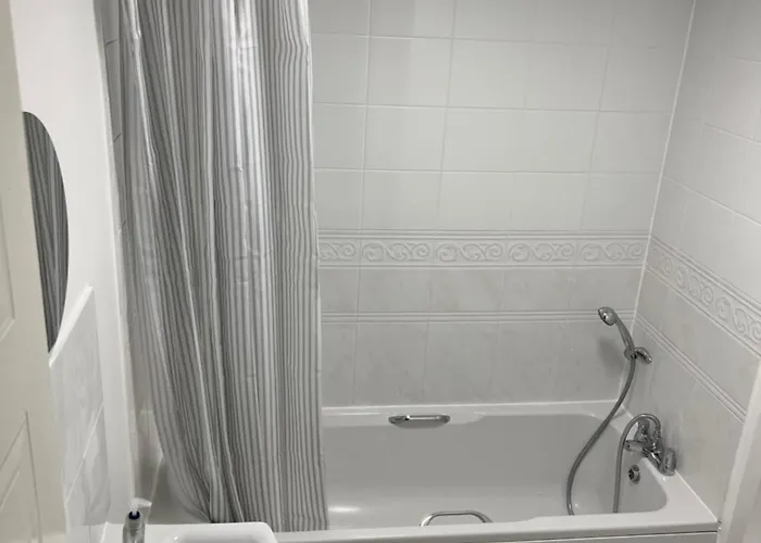 Amazing Double Bedroom Flat *